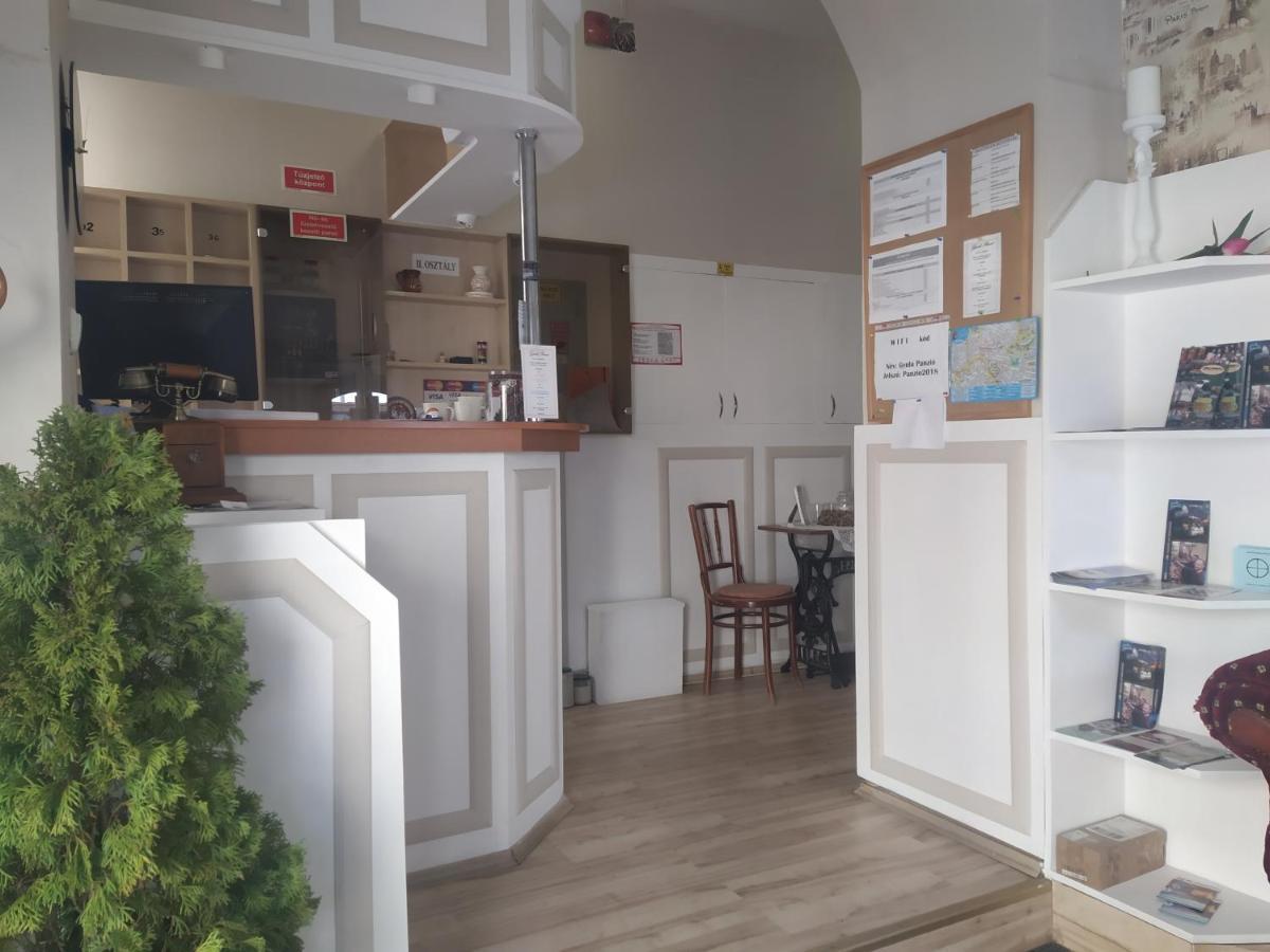 Gyula Panzio Hotel Exterior foto