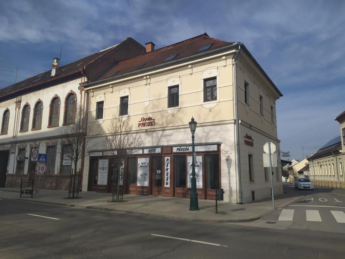 Gyula Panzio Hotel Exterior foto